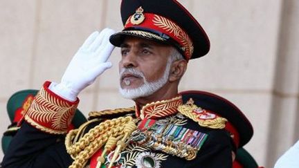 Le sultan d'Oman, Qabous Bin Saïd, lors d'un défilé militaire le 29 novembre 2010. (AFP - Mohammed Mahjoub)