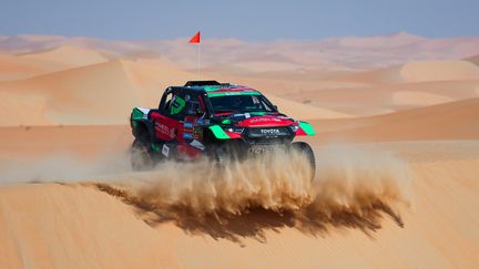 Dakar 2025 : Yazeed al-Rajhi repasse leader en auto à la veille de l'arrivée, Daniel Sanders promis au sacre en moto malgré le succès de Tosha Schareina