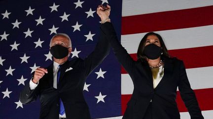 Joe Biden et sa colistière Kamala Harris, lors d'un meeting à&nbsp;Wilmington, dans le Delaware, le 20 août 2020.&nbsp; (OLIVIER DOULIERY / AFP)