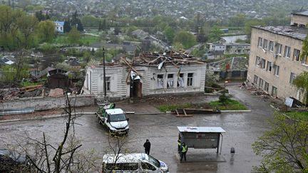 La ville de Koupiansk en avril 2023, après une frappe russe qui a détruit le musée d'histoire local. (SERGEY BOBOK / AFP)