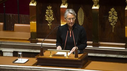 Elisabeth Borne prononce un discours à l'Assemblée nationale, le 22 février 2022. Photo d'illustration. (MAGALI COHEN / HANS LUCAS)