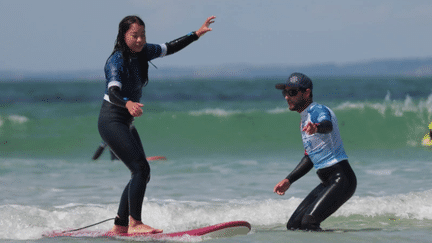 Tout est fait pour accompagner la ferveur des Jeux olympiques. Et pour ce faire, rien de mieux que de grands champions pour donner l'envie de faire du sport. C’est le cas dans certaines colonies de vacances, comme dans le Finistère. (France 2)