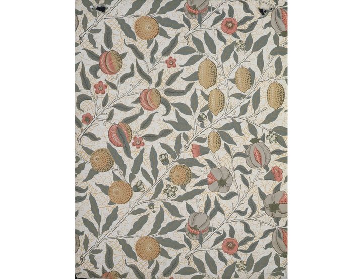 William Morris (1834-1896). "Fruits". Papier peint. Modèle créé en 1865-1866. Extrait d’un volume de modèles de papier peint : "25 Patrons de Morris and Co", Royaume-Uni, Londres, Victoria and Albert Museum. (Photo © Victoria and Albert Museum, London)