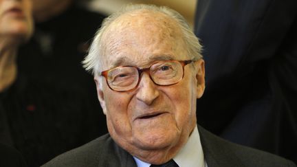 L'académicien Alain Decaux au Sénat, à Paris, le 16 mars 2010. (CHARLES PLATIAU / REUTERS)