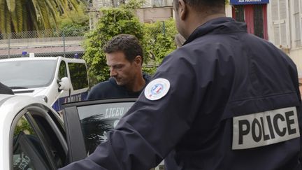 L'ex-trader de la Soci&eacute;t&eacute; g&eacute;n&eacute;rale,&nbsp;J&eacute;r&ocirc;me Kerviel, lors de son transf&egrave;rement&nbsp;de Menton &agrave; Nice, le 19 mai 2014, apr&egrave;s&nbsp;son arrestation &agrave; son retour en France. (JEAN-PIERRE AMET / REUTERS)