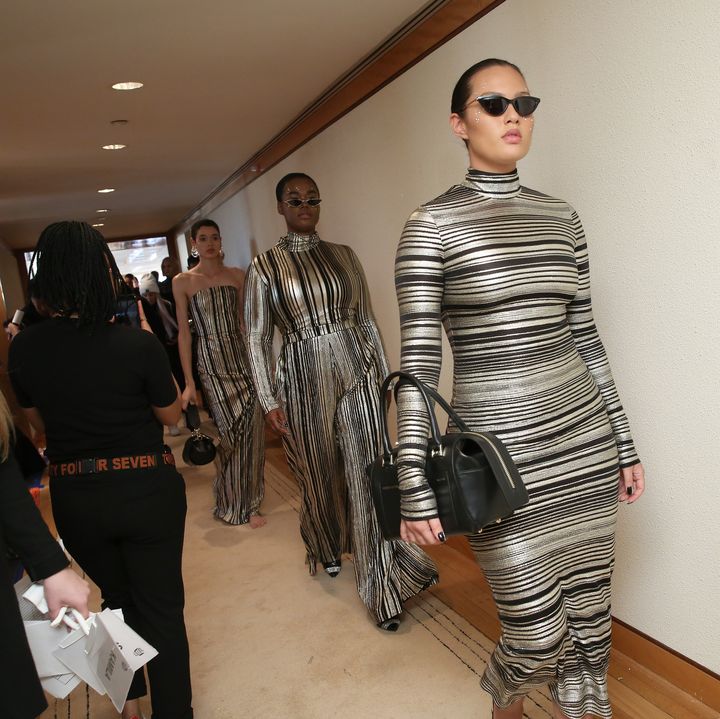 La mannequin Mia Kang&nbsp;dans les backstages du défilé&nbsp;Christian Siriano à la New York Fashion Week, en février 2019 (MONICA SCHIPPER / GETTY IMAGES NORTH AMERICA)