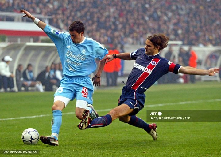 Mauricio Pochettino sous les couleurs du PSG face à Marseille, le 26 octobre 2002, au Parc des Princes. (JACQUES DEMARTHON / AFP)