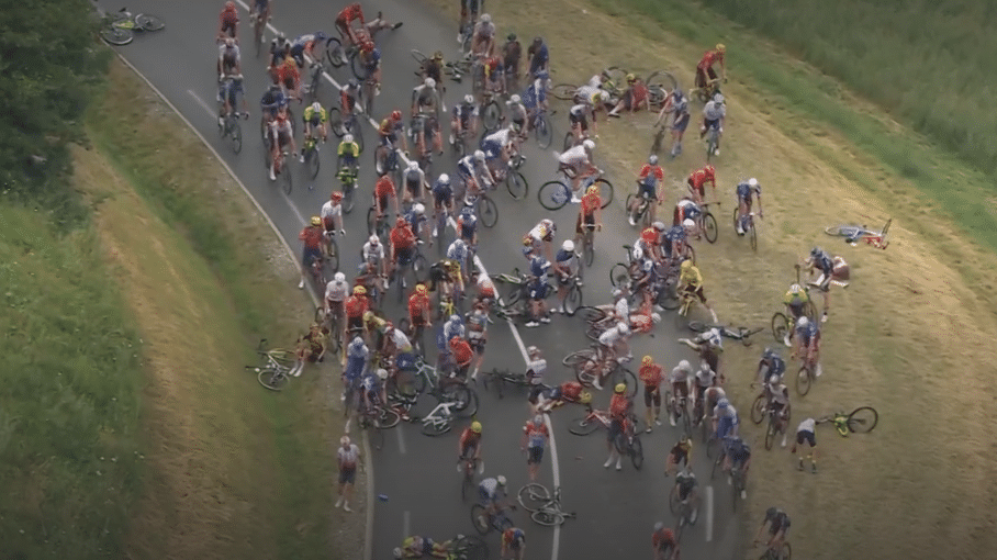 Video Tour De France La Course Neutralis E Apr S Une Grosse Chute En D But D Tape