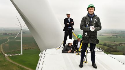 L'ancien ministre de la Transition écologique et solidaire, Nicolas Hulot, le 8 janvier 2018 sur une éolienne à Juillé (Sarthe). (JEAN-FRANCOIS MONIER / AFP)