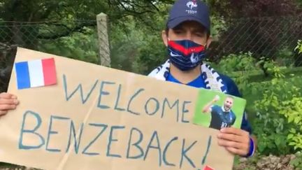 "Ludovic" fan de Karim Benzema à Clairefontaine (Yvelines) pour l'arrivée des joueurs retenus en équipe de France de football, le 26 mai 2021.&nbsp; (CAPTURE D'ÉCRAN TWITTER)