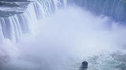 Les chutes du Niagara sont hautes de plus de 50 m&egrave;tres. (WOLFGANG FUCHS / BILDERBERG)