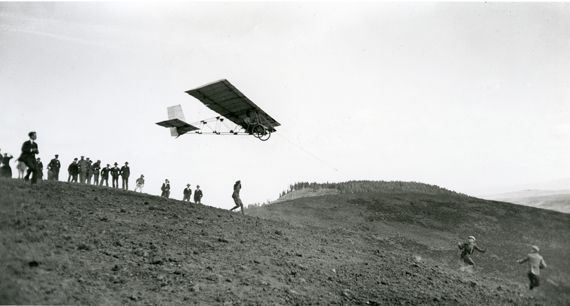 Jacques Henri Lartigue, "Concours de planeurs". Edmund Allen, Combegrasse, ao&ucirc;t 1922. (MINISTERE DE LA CULTURE-FRANCE/AAJHL)