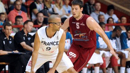 Tony Parker face à la défense belge (FRANCOIS LO PRESTI / AFP)