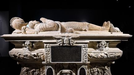 La tombeau de Montaigne&nbsp;au musée d'Aquitaine de Bordeaux. (UGO AMEZ/SIPA)