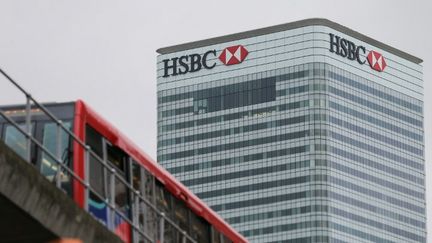 Le siège de la banque HSBC à Londres (Royaume-Uni), le 21 février 2017. (DANIEL LEAL-OLIVAS / AFP)