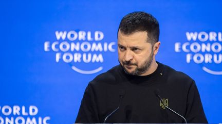 Le président ukrainien, Volodymyr Zelensky, lors de la réunion annuelle du Forum économique mondial de Davos (Suisse), le 16 janvier 2024. (FABRICE COFFRINI / AFP)