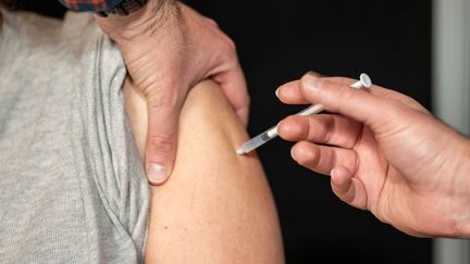 Une nouvelle campagne de vaccination contre le Covid commence lundi 2 octobre, en France. (MORCILLO / IMAGE POINT FR / BSIP VIA AFP)