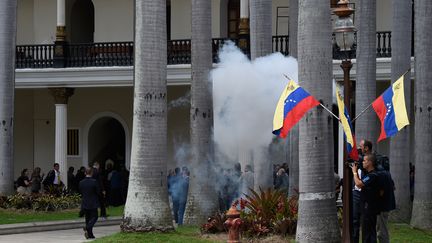 Venezuela : des partisans de Maduro agressent des députés au Parlement