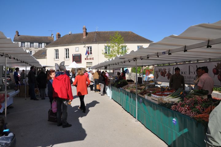 Le marché&nbsp;rassemble tous les producteurs locaux chaque dimanche. (MAIRIE DE BOUAFLE)