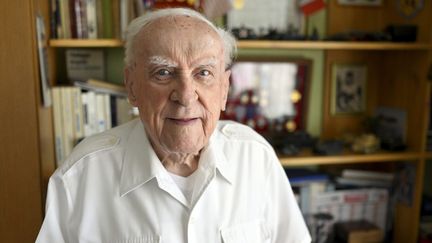 Roger Le Neurès, veteran of Marshal Leclerc's 2nd Armored Division, June 11, 2024 in Epinal in the Vosges. (ALEXANDRE MARCHI / MAXPPP)