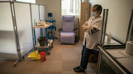 Le centre de vaccination du CHU de Poitiers (Vienne), le 23 mars 2022. (MAXPPP)