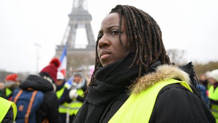 Priscillia Ludosky, l'une des figures des "gilets jaunes", lors d'une manifestation devant la tour Eiffel, à Paris, le 20 janvier 2019.&nbsp; (ERIC FEFERBERG / AFP)