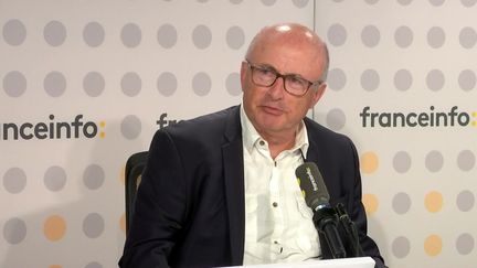 Yves Mérillon, porte-parole des Restos du cœur, au micro de franceinfo le 4 septembre 2023. (FRANCEINFO / RADIOFRANCE)