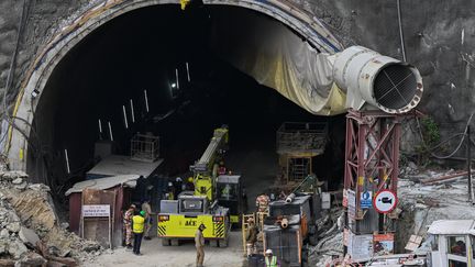 Rescue personnel at the entrance to the collapsed tunnel under construction in the Indian state of Uttarakhand, November 28, 2023. (SAJJAD HUSSAIN / AFP)