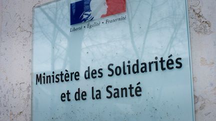 Le façade du ministère des Solidarités et de la Santé, en décembre 2018. (RICCARDO MILANI / HANS LUCAS / AFP)