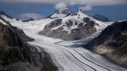 Les chercheurs ont mesuré par satellite la perte de glace de 19 000 sommets dans le monde (VINCENT ISORE / MAXPPP)