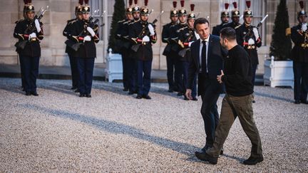 Le président ukrainien, Volodymyr Zelensky, arrive à l'Elysée pour un dîner avec Emmanuel Macron, le 14 mai 2023. (XOSE BOUZAS / HANS LUCAS)