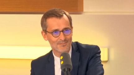 Didier Casas,&nbsp;président de la Fédération Française des Télécoms, sur franceinfo le 24 avril. (RADIO FRANCE)