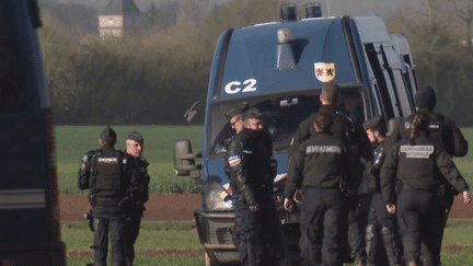 Sainte-Soline : deux plaintes déposées contre X par les familles des manifestants grièvement blessés (France 2)