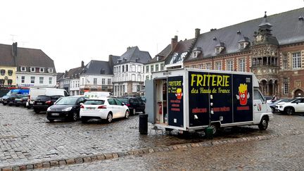 La place d'Armes à Hesdin (Pas-de-Calais). (BENJAMIN  ILLY / FRANCE-INFO)