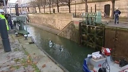 Le canal Saint-Martin enfin nettoyé