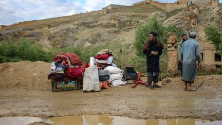 Des habitants victimes des inondations dans la province de Ghor, dans l'ouest de l'Afghanistan, le 18 mai 2024. (AFP)