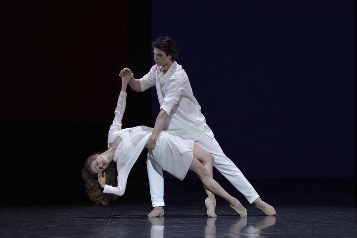 Léonore Baulac et Florian Magnenet dans "La nuit s'achève"
 (Benoîte Fanton / Opéra national de Paris)