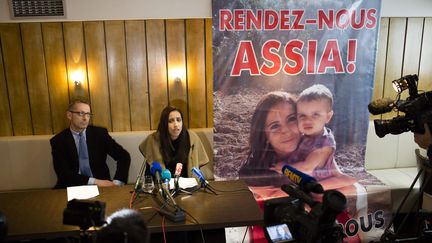 M&eacute;riam Rhaiem, la m&egrave;re d'Assia, fillette enlev&eacute;e par son p&egrave;re parti faire le jihad en Syrie, donne une conf&eacute;rence de presse le 22 mars 2014 &agrave; Lyon.&nbsp; (MAXPPP)