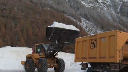 Ski :&nbsp;la station de&nbsp;Bessans&nbsp;ouvre sa première piste grâce à de la neige&nbsp;conservée (France 3)