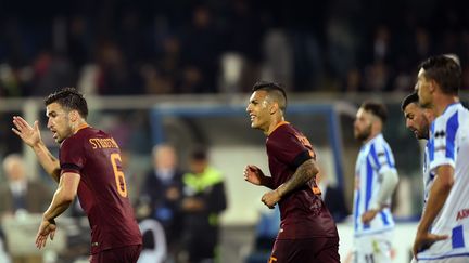 Le joueur de la Roma Kevin Stootman, vient d'inscrire le premier but à Pescara (FILIPPO MONTEFORTE / AFP)