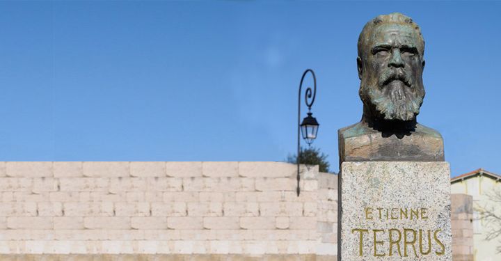 Statue d'Etienne Terrus réalisé par Aristide Maillol, à Elne (Pyrénées-Orientales). (RADIO FRANCE / PHILIPPE RELTIEN)