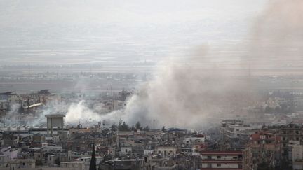 De la fumée s'échappe de plusieurs sites frappés par l'armée israélienne près de Baalbeck, dans l'Est du Liban, le 23 septembre 2024. (AFP)