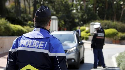 Un policier le 9 avril 2020 à Monaco. (MAXPPP)