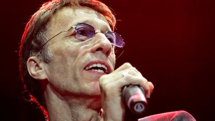 Le chanteur Robin Gibb, le 13 octobre 2007, lors d'un gala de charit&eacute; &agrave; Mannheim (Allemagne). (RONALD WITTEK / DPA / AFP)