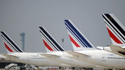 Des avions d'Air France sur le tarmac de l'a&eacute;roport Charles-de-Gaulle le 24 septembre 2014. (STEPHANE DE SAKUTIN / AFP)