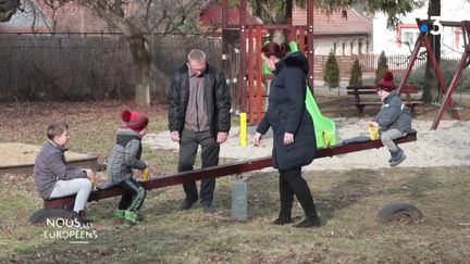 VIDEO. Hongrie : comment la politique nataliste du gouvernement de Viktor Orbán encourage le pays à faire des bébés à tout prix