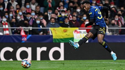 Anthony Elanga a inscrit le but du match nul pour Manchester United face à l'Atlético de Madrid en huitième de finale aller de Ligue des champions, le 23 février 2022. (OSCAR DEL POZO / AFP)