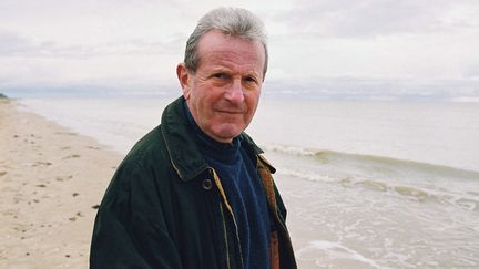 L'écrivain Gilles Perrault aux Saintes-Marie-de-la-Mer (Bouches-du-Rhône) en novembre 2019. (ULF ANDERSEN / AFP)