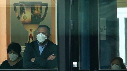 L'équipe du collège Jean de La Fontaine à Crépy-en-Valois&nbsp;(Oise) porte des masques alors que la ville est repérée comme un foyer de l'épidémie de coronavirus, le 2 mars 2020. (FRANCOIS NASCIMBENI / AFP)