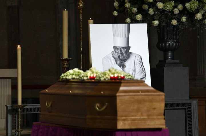 Le cercueil de Paul Bocuse à la cathédrale Saint-Jean de Lyon (26 janvier 2018)
 (Philippe Desmazes / AFP)